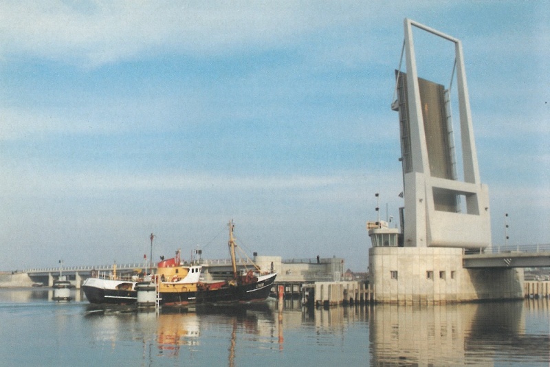 File:1986 - Breydon Bridge Great Yarmouth.jpg