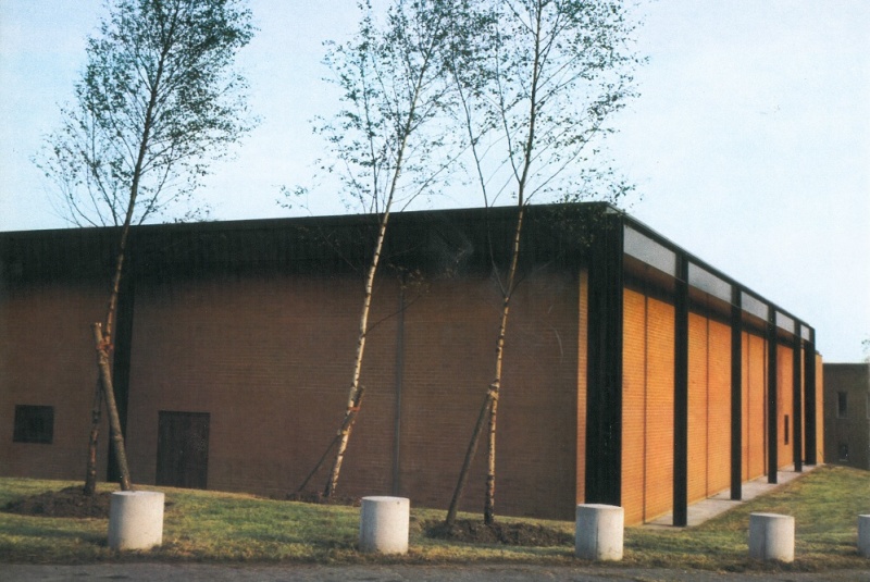 File:1972 - Special Facilities Building Loughton Essex.jpg