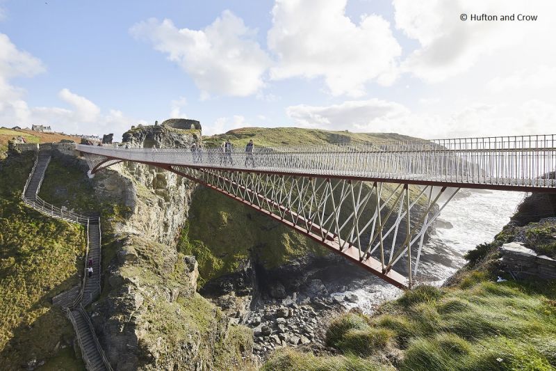 File:Tintagel Footbridge-2.jpg