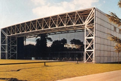 Tubular trusses as an aestetic feature in a single storey building