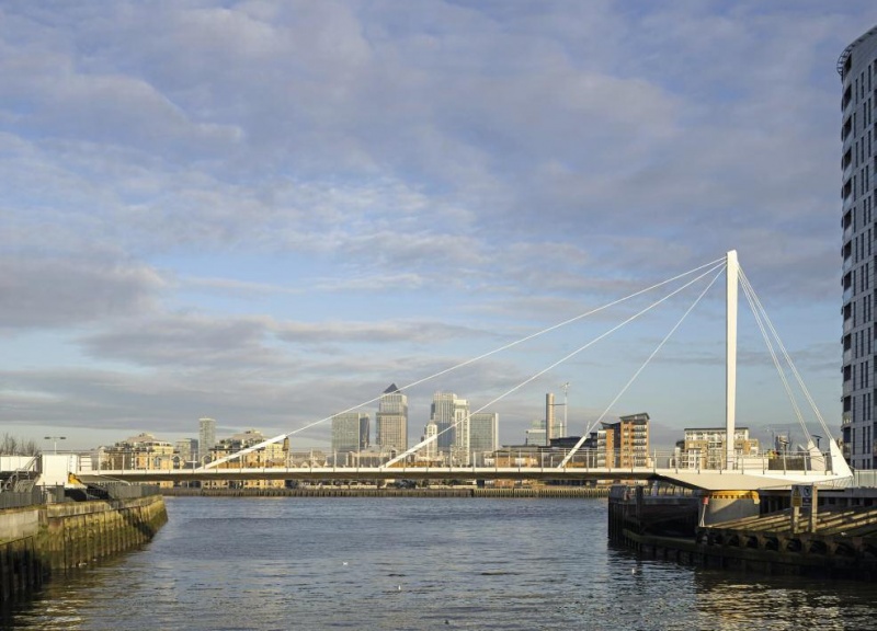 File:Greenwich Reach Swing Bridge London-1.jpg