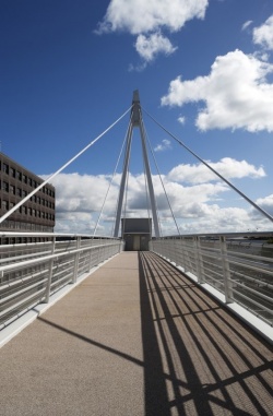 Central way link bridge cumbernauld k240113 k2.jpg