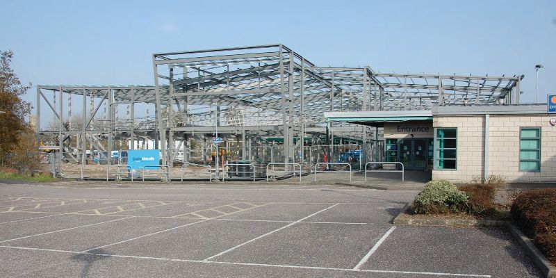 File:Tarka Leisure Centre-1.jpg