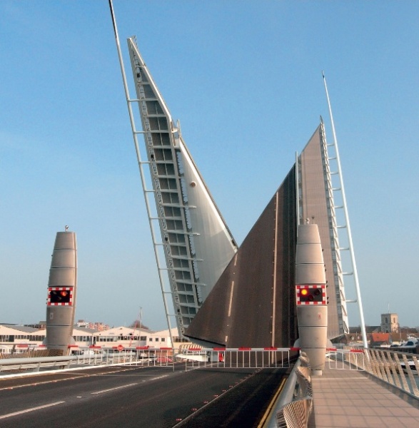 File:Twin Sails-2.jpg