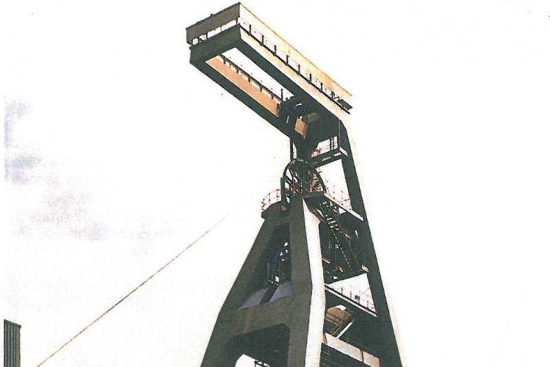 File:1981 - Headframe over Shaft 2 Thorne Colliery.jpg