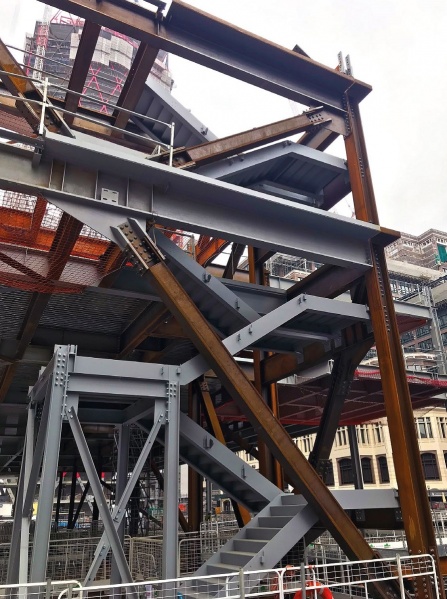 File:Heron Quays Pavilion-2.jpg