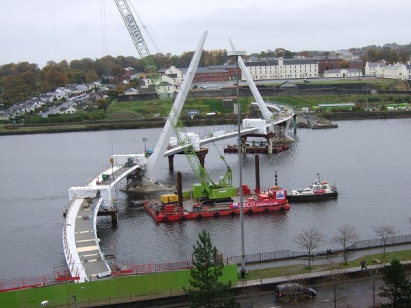 Peace Bridge, Londonderry.jpg