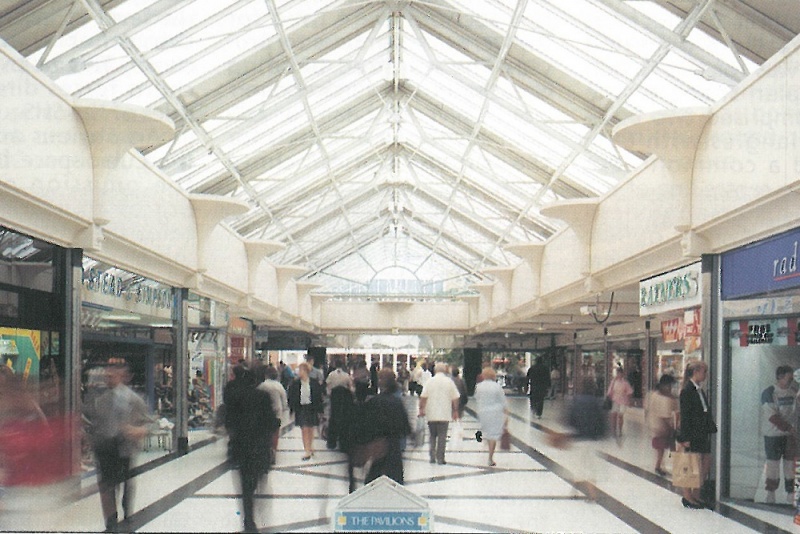 File:1990 - The Pavilions Uxbridge.jpg