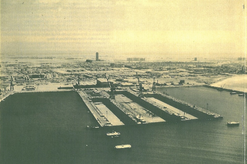 File:1980 - Dubai dry dock gates.jpg