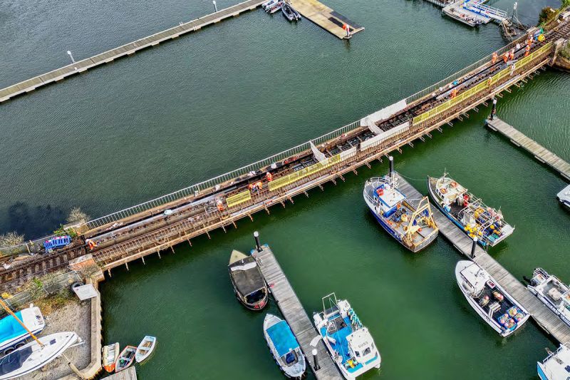 File:Lymington Viaduct Hampshire-1.jpg
