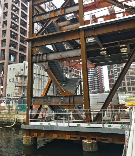 File:Heron Quays Pavilion-4.jpg